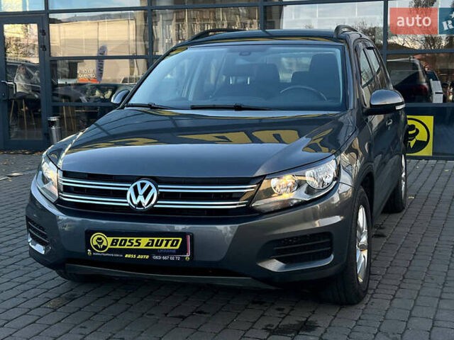 Серый Фольксваген Тигуан, объемом двигателя 2 л и пробегом 193 тыс. км за 13700 $, фото 2 на Automoto.ua