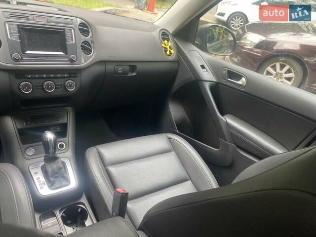 Серый Фольксваген Тигуан, объемом двигателя 2 л и пробегом 95 тыс. км за 14976 $, фото 10 на Automoto.ua