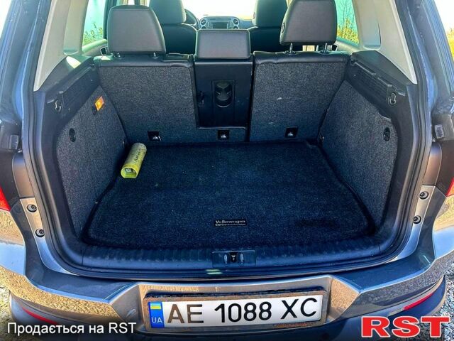 Серый Фольксваген Тигуан, объемом двигателя 2 л и пробегом 195 тыс. км за 13000 $, фото 11 на Automoto.ua