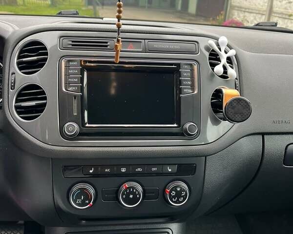 Сірий Фольксваген Тігуан, об'ємом двигуна 2 л та пробігом 204 тис. км за 13200 $, фото 8 на Automoto.ua