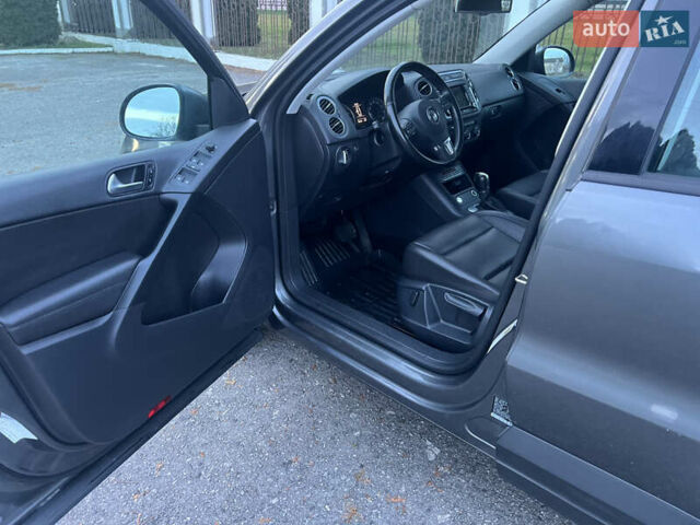 Серый Фольксваген Тигуан, объемом двигателя 2 л и пробегом 220 тыс. км за 12350 $, фото 7 на Automoto.ua