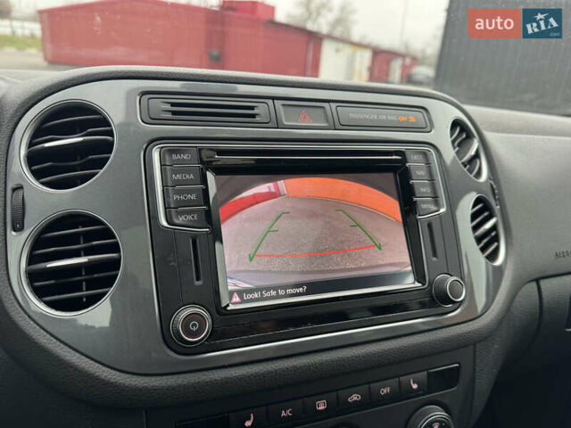 Серый Фольксваген Тигуан, объемом двигателя 2 л и пробегом 106 тыс. км за 15300 $, фото 33 на Automoto.ua