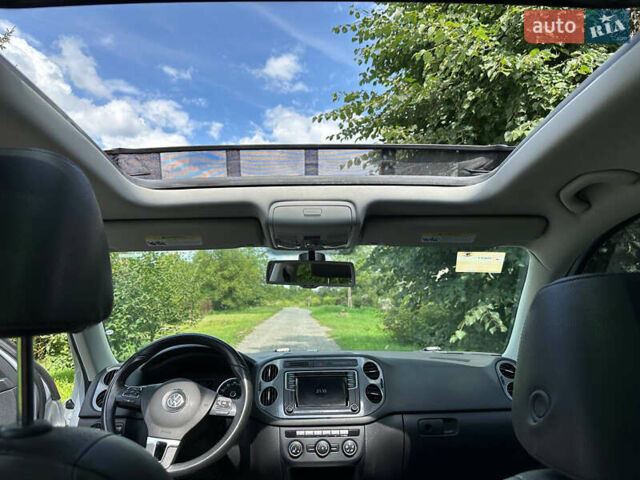 Серый Фольксваген Тигуан, объемом двигателя 2 л и пробегом 128 тыс. км за 15000 $, фото 10 на Automoto.ua