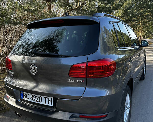 Сірий Фольксваген Тігуан, об'ємом двигуна 2 л та пробігом 108 тис. км за 14000 $, фото 4 на Automoto.ua