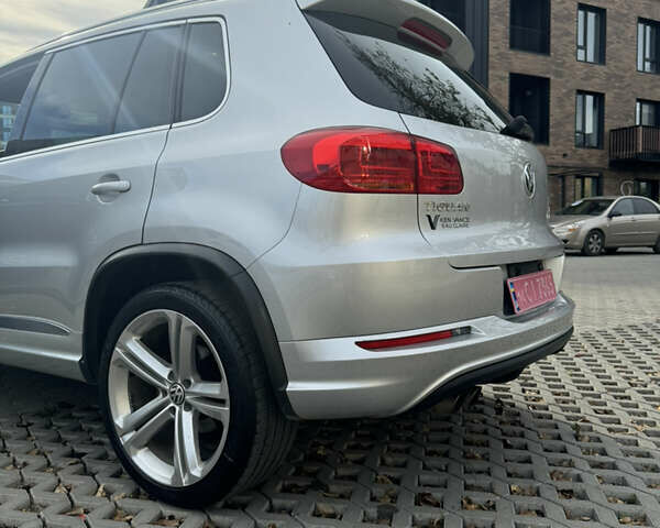 Сірий Фольксваген Тігуан, об'ємом двигуна 2 л та пробігом 175 тис. км за 12750 $, фото 17 на Automoto.ua