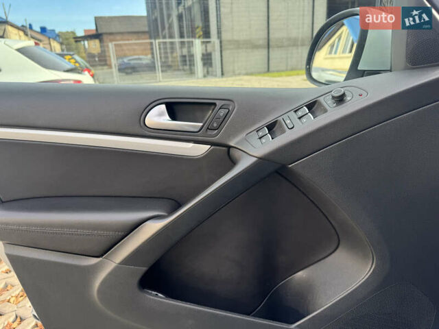 Сірий Фольксваген Тігуан, об'ємом двигуна 2 л та пробігом 175 тис. км за 12750 $, фото 49 на Automoto.ua