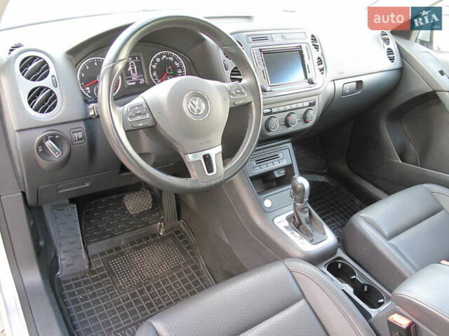 Серый Фольксваген Тигуан, объемом двигателя 2 л и пробегом 186 тыс. км за 14900 $, фото 33 на Automoto.ua