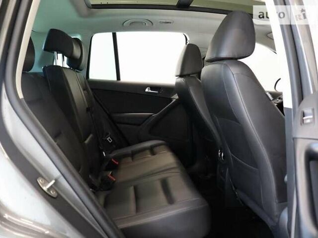 Серый Фольксваген Тигуан, объемом двигателя 2 л и пробегом 129 тыс. км за 3000 $, фото 19 на Automoto.ua