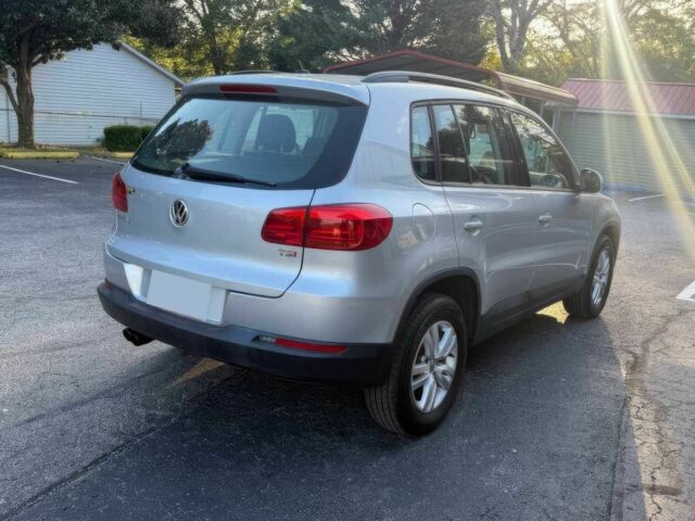 Сірий Фольксваген Тігуан, об'ємом двигуна 2 л та пробігом 71 тис. км за 7600 $, фото 7 на Automoto.ua