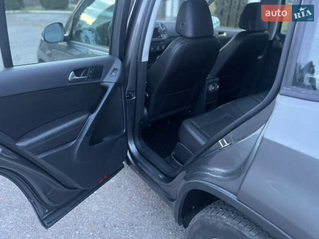 Серый Фольксваген Тигуан, объемом двигателя 2 л и пробегом 220 тыс. км за 12350 $, фото 13 на Automoto.ua