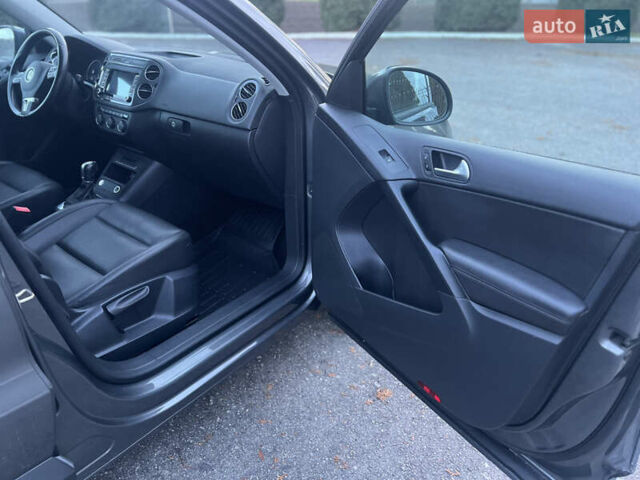 Серый Фольксваген Тигуан, объемом двигателя 2 л и пробегом 220 тыс. км за 12350 $, фото 9 на Automoto.ua