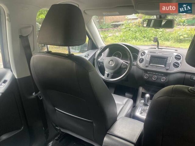 Серый Фольксваген Тигуан, объемом двигателя 2 л и пробегом 95 тыс. км за 14976 $, фото 11 на Automoto.ua