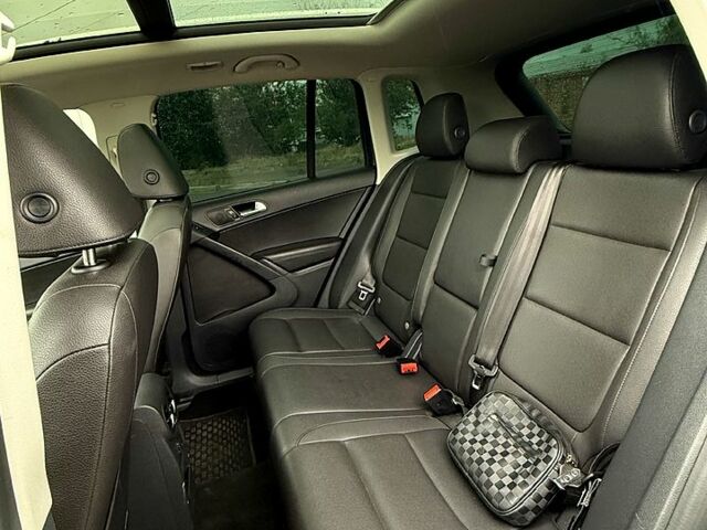 Серый Фольксваген Тигуан, объемом двигателя 2 л и пробегом 188 тыс. км за 13500 $, фото 4 на Automoto.ua