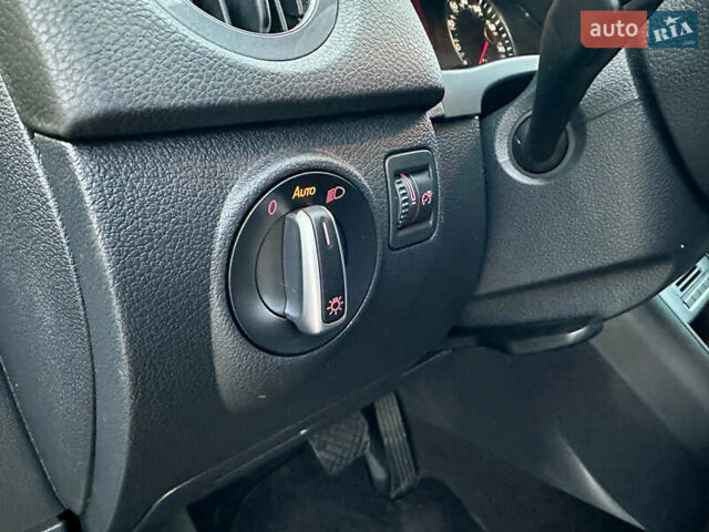 Сірий Фольксваген Тігуан, об'ємом двигуна 2 л та пробігом 150 тис. км за 12300 $, фото 17 на Automoto.ua