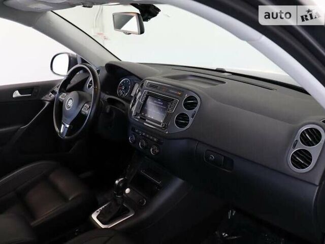 Серый Фольксваген Тигуан, объемом двигателя 2 л и пробегом 129 тыс. км за 3000 $, фото 15 на Automoto.ua