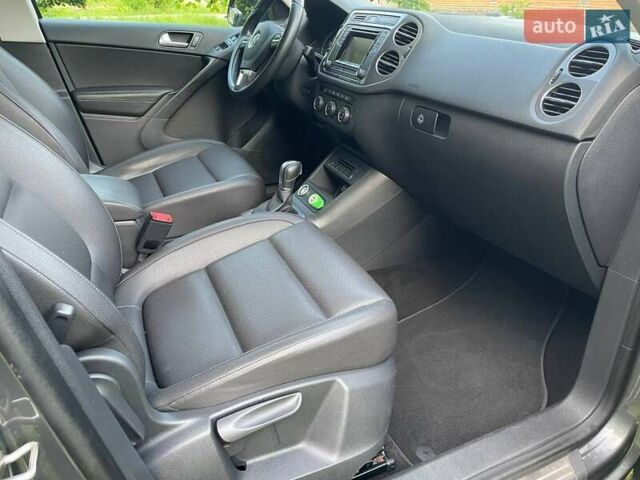 Сірий Фольксваген Тігуан, об'ємом двигуна 2 л та пробігом 133 тис. км за 13499 $, фото 14 на Automoto.ua