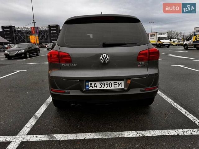 Серый Фольксваген Тигуан, объемом двигателя 1.98 л и пробегом 167 тыс. км за 10500 $, фото 3 на Automoto.ua