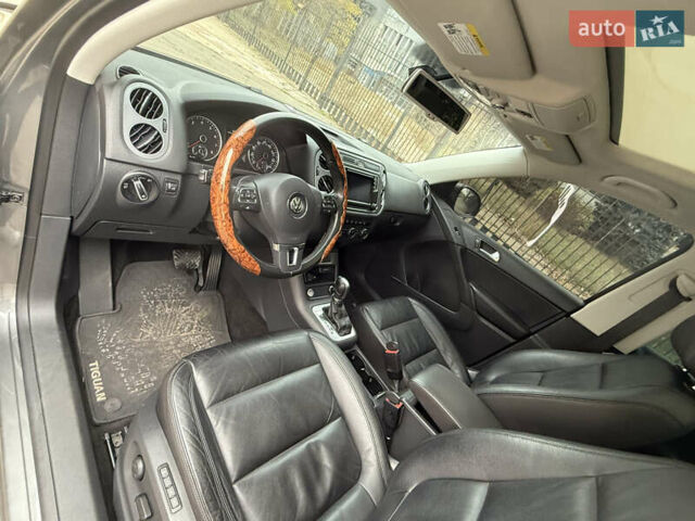 Серый Фольксваген Тигуан, объемом двигателя 2 л и пробегом 163 тыс. км за 15700 $, фото 36 на Automoto.ua