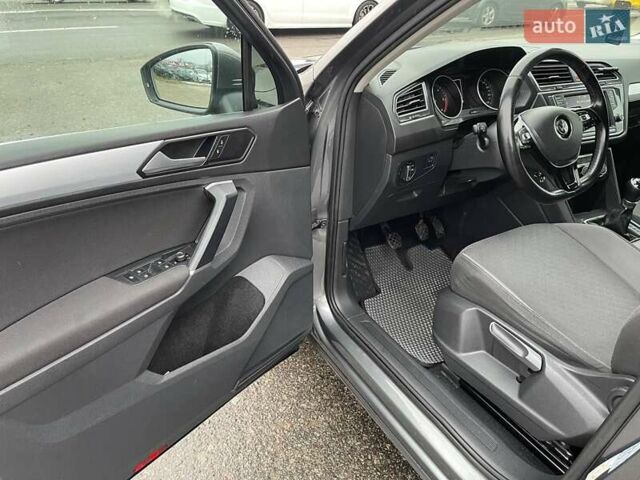 Серый Фольксваген Тигуан, объемом двигателя 1.98 л и пробегом 170 тыс. км за 18999 $, фото 10 на Automoto.ua