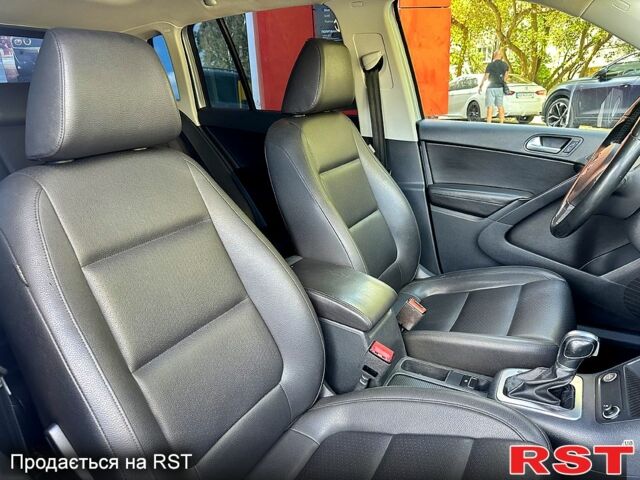 Сірий Фольксваген Тігуан, об'ємом двигуна 2 л та пробігом 190 тис. км за 13700 $, фото 6 на Automoto.ua