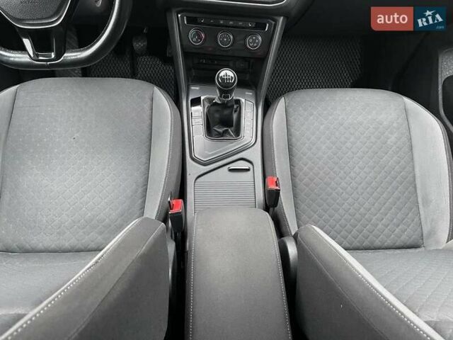 Серый Фольксваген Тигуан, объемом двигателя 1.98 л и пробегом 170 тыс. км за 18999 $, фото 24 на Automoto.ua