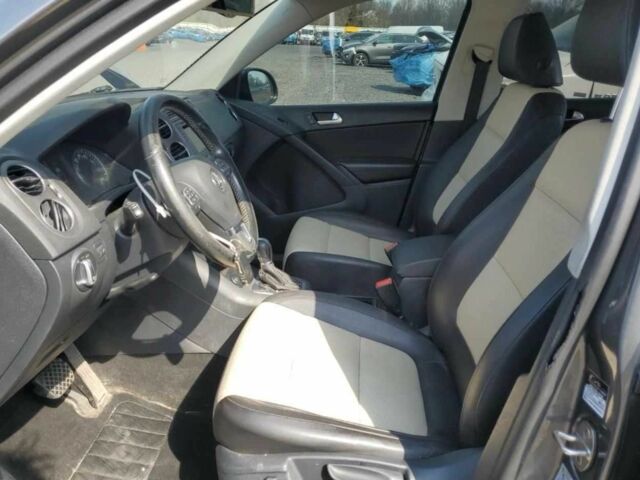 Серый Фольксваген Тигуан, объемом двигателя 2 л и пробегом 227 тыс. км за 9600 $, фото 6 на Automoto.ua