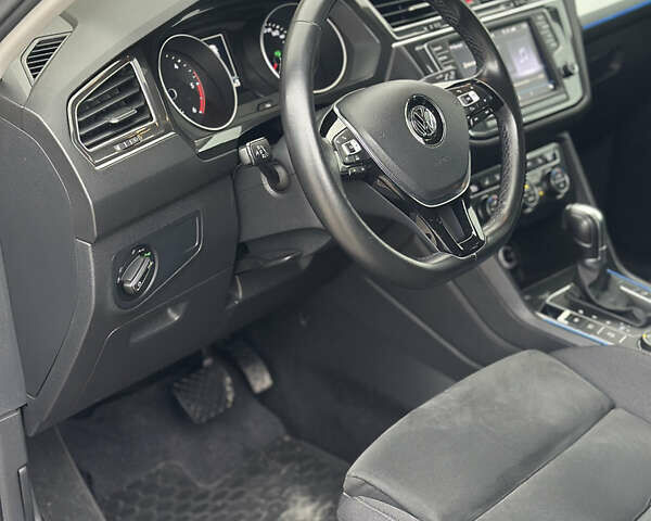 Серый Фольксваген Тигуан, объемом двигателя 1.98 л и пробегом 115 тыс. км за 23300 $, фото 37 на Automoto.ua