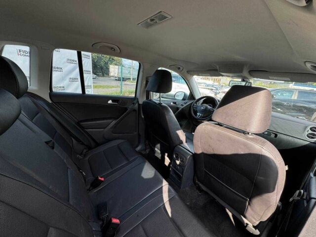 Серый Фольксваген Тигуан, объемом двигателя 2 л и пробегом 185 тыс. км за 8900 $, фото 5 на Automoto.ua