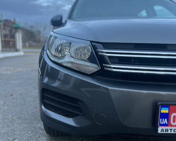 Серый Фольксваген Тигуан, объемом двигателя 2 л и пробегом 220 тыс. км за 12350 $, фото 5 на Automoto.ua