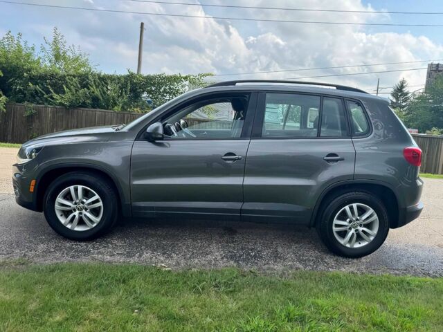 Серый Фольксваген Тигуан, объемом двигателя 2 л и пробегом 74 тыс. км за 7900 $, фото 3 на Automoto.ua