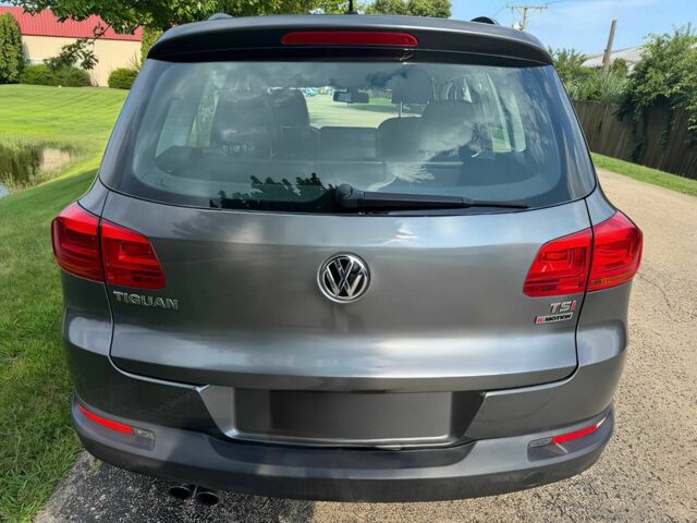 Серый Фольксваген Тигуан, объемом двигателя 2 л и пробегом 74 тыс. км за 7900 $, фото 4 на Automoto.ua