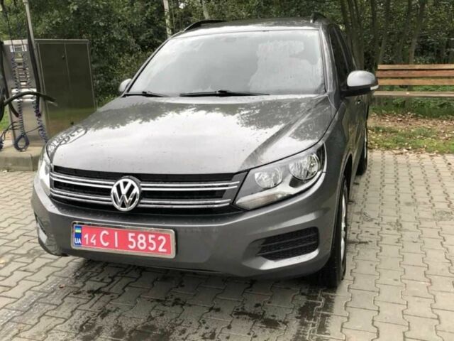 Серый Фольксваген Тигуан, объемом двигателя 2 л и пробегом 227 тыс. км за 9600 $, фото 1 на Automoto.ua