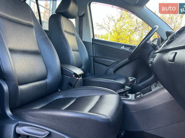 Серый Фольксваген Тигуан, объемом двигателя 2 л и пробегом 193 тыс. км за 13700 $, фото 15 на Automoto.ua