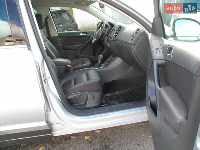 Серый Фольксваген Тигуан, объемом двигателя 2 л и пробегом 186 тыс. км за 14900 $, фото 57 на Automoto.ua