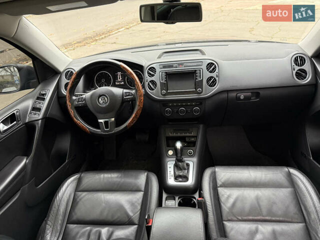 Серый Фольксваген Тигуан, объемом двигателя 2 л и пробегом 163 тыс. км за 15700 $, фото 53 на Automoto.ua