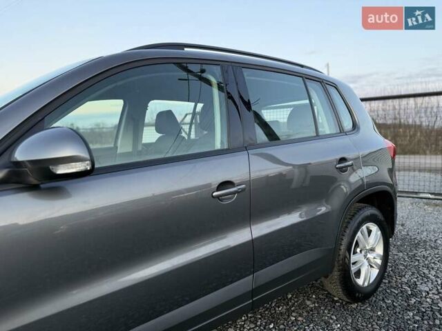 Серый Фольксваген Тигуан, объемом двигателя 2 л и пробегом 135 тыс. км за 11950 $, фото 27 на Automoto.ua