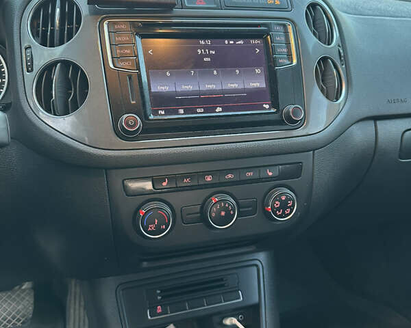 Сірий Фольксваген Тігуан, об'ємом двигуна 1.98 л та пробігом 68 тис. км за 13600 $, фото 14 на Automoto.ua