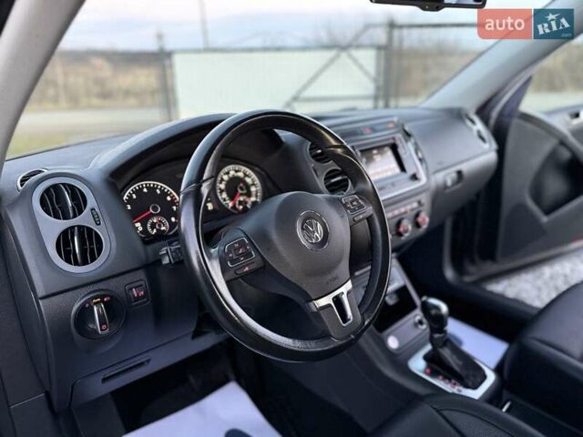 Серый Фольксваген Тигуан, объемом двигателя 2 л и пробегом 135 тыс. км за 11950 $, фото 50 на Automoto.ua