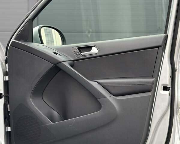 Сірий Фольксваген Тігуан, об'ємом двигуна 1.98 л та пробігом 171 тис. км за 15999 $, фото 12 на Automoto.ua