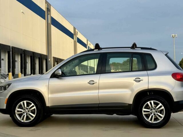 Сірий Фольксваген Тігуан, об'ємом двигуна 2 л та пробігом 70 тис. км за 3000 $, фото 3 на Automoto.ua