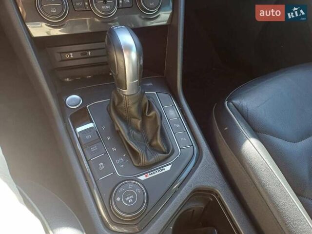 Серый Фольксваген Тигуан, объемом двигателя 1.98 л и пробегом 231 тыс. км за 23000 $, фото 9 на Automoto.ua