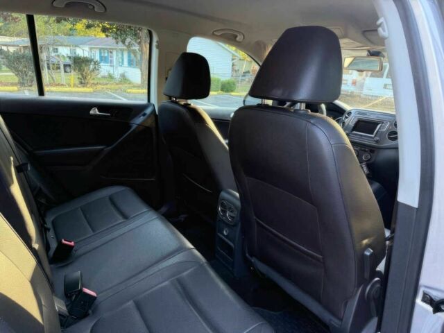 Сірий Фольксваген Тігуан, об'ємом двигуна 2 л та пробігом 71 тис. км за 7600 $, фото 10 на Automoto.ua