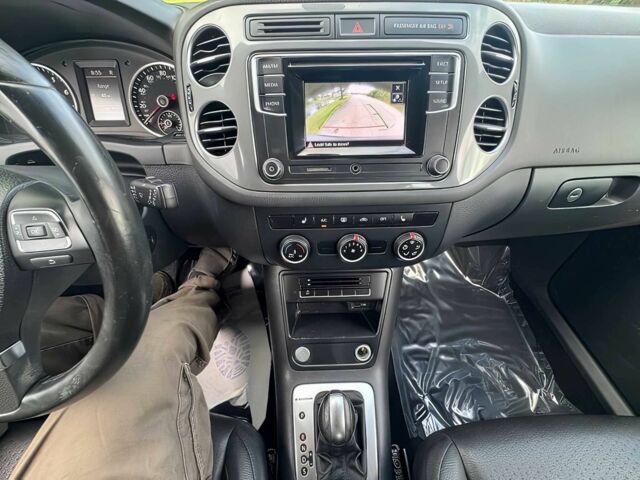 Серый Фольксваген Тигуан, объемом двигателя 2 л и пробегом 74 тыс. км за 7900 $, фото 9 на Automoto.ua