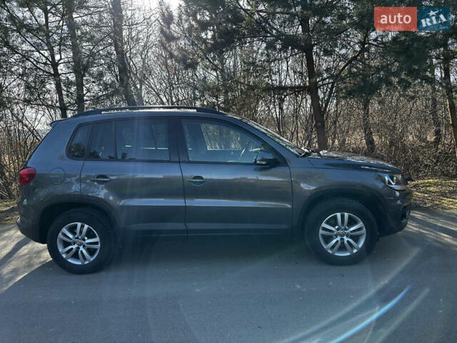 Сірий Фольксваген Тігуан, об'ємом двигуна 2 л та пробігом 108 тис. км за 14000 $, фото 3 на Automoto.ua