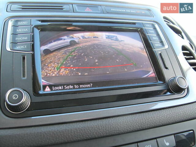 Серый Фольксваген Тигуан, объемом двигателя 2 л и пробегом 186 тыс. км за 14900 $, фото 80 на Automoto.ua