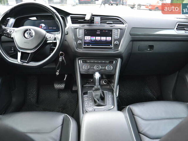 Серый Фольксваген Тигуан, объемом двигателя 2 л и пробегом 245 тыс. км за 26999 $, фото 30 на Automoto.ua