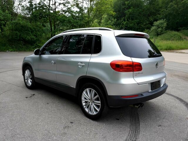 Серый Фольксваген Тигуан, объемом двигателя 2 л и пробегом 77 тыс. км за 8900 $, фото 6 на Automoto.ua