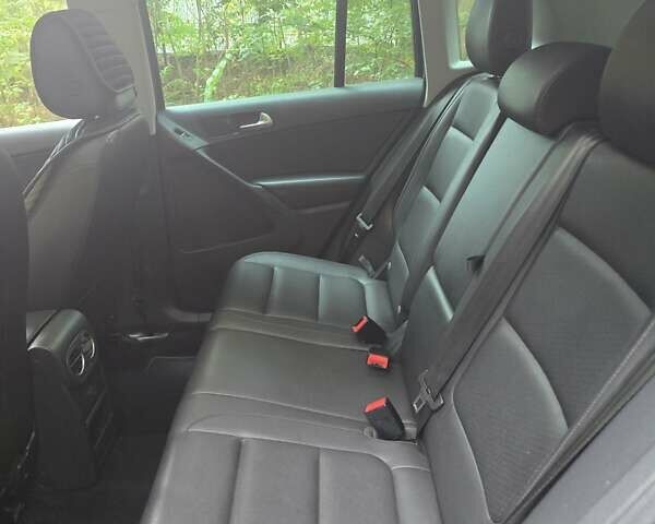 Серый Фольксваген Тигуан, объемом двигателя 1.98 л и пробегом 153 тыс. км за 14300 $, фото 4 на Automoto.ua