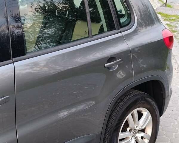 Сірий Фольксваген Тігуан, об'ємом двигуна 2 л та пробігом 205 тис. км за 12200 $, фото 20 на Automoto.ua