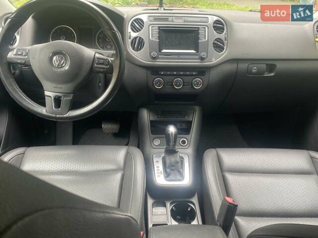 Серый Фольксваген Тигуан, объемом двигателя 2 л и пробегом 95 тыс. км за 14976 $, фото 9 на Automoto.ua